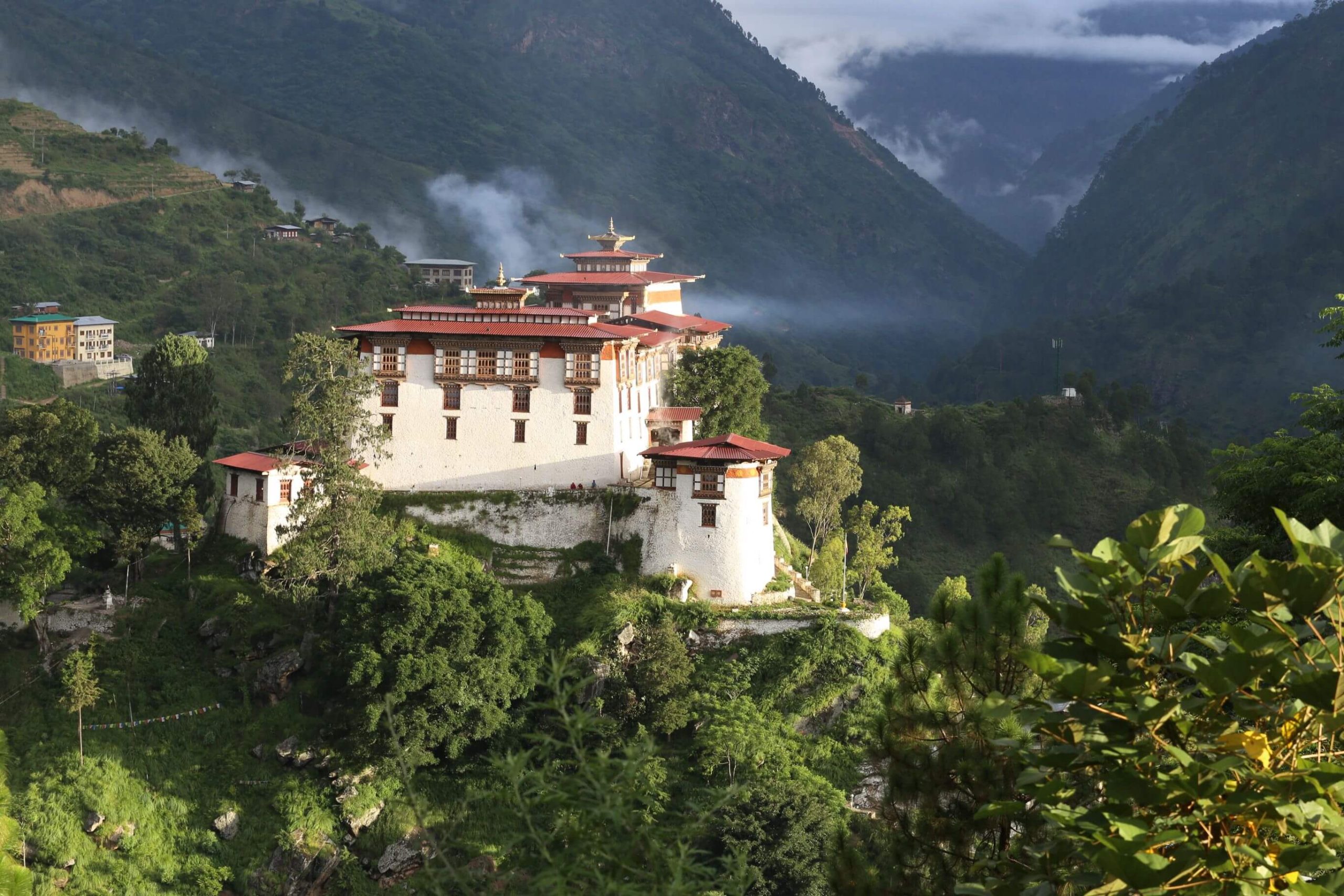 Cấu trúc sơ khai Lhuentse Dzong