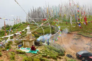 Đèo Chele La Pass Bhutan – Nơi Hội Tụ Văn Hóa Cầu Nguyện & Biểu Tượng Tâm Linh Lungta