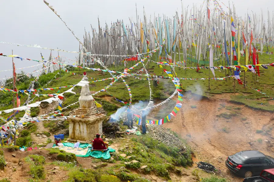 Đèo Chele La Pass Bhutan – Nơi Hội Tụ Văn Hóa Cầu Nguyện & Biểu Tượng Tâm Linh Lungta