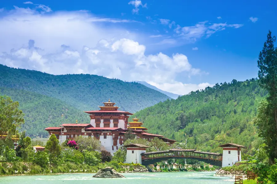 Kiến Trúc Tâm Linh Bhutan - Phân Biệt Dzong, Lhakhang và Goemba