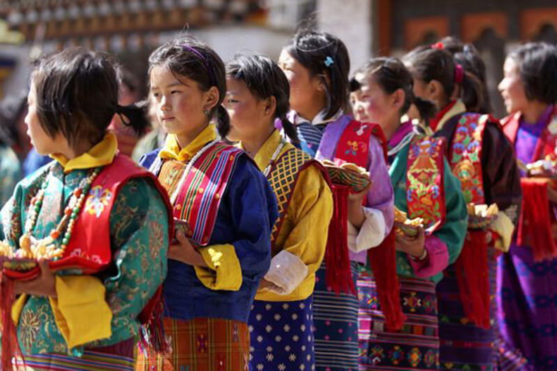 Người Bhutan luôn mặc trang phục truyền thống