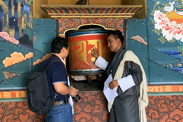 Đội ngũ nhân viên và hướng dẫn viên du lịch Bhutan