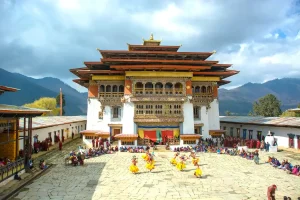 Những Nghi Thức Phật Giáo Đặc Trưng Ở Bhutan Mà Du Khách Nên Biết