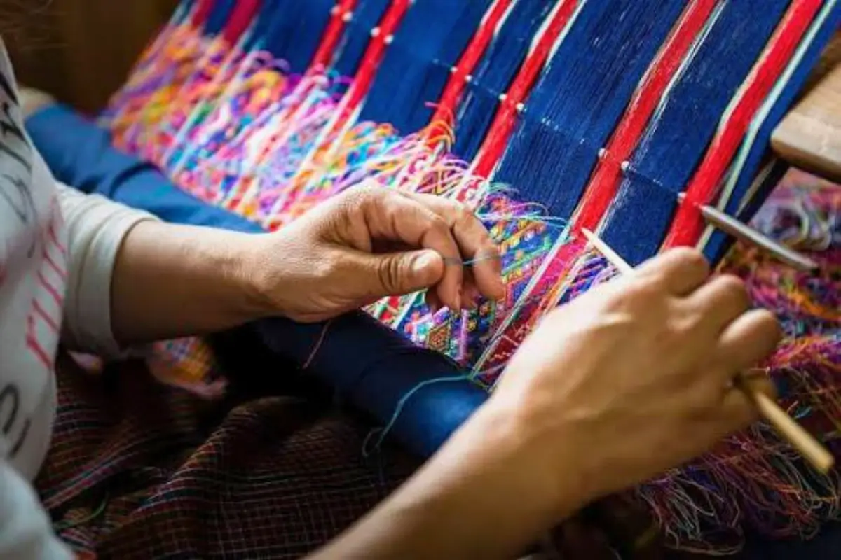 Thagzo – nghề dệt Bhutan và vẻ đẹp của Kira, Gho