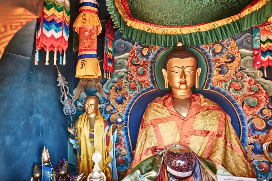 Trải nghiệm thiền định và cầu nguyện tại Chorten