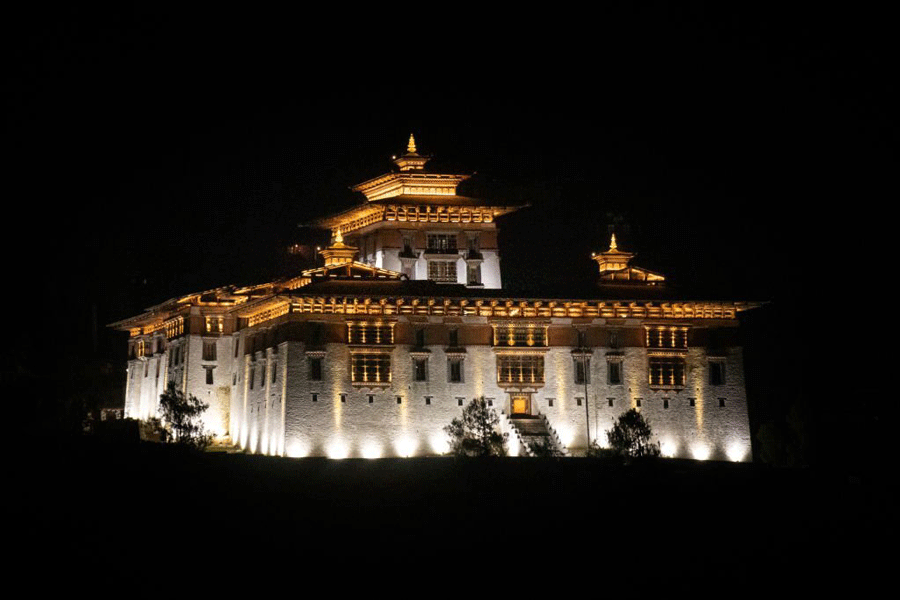 Tu viện Rinpung Dzong về đêm