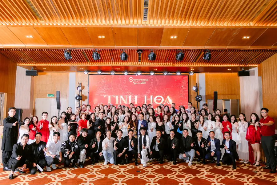 Viet Vision Travel Team