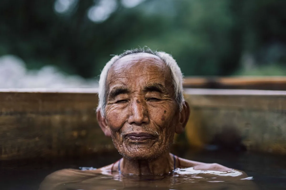 tắm đá nóng bhutan
