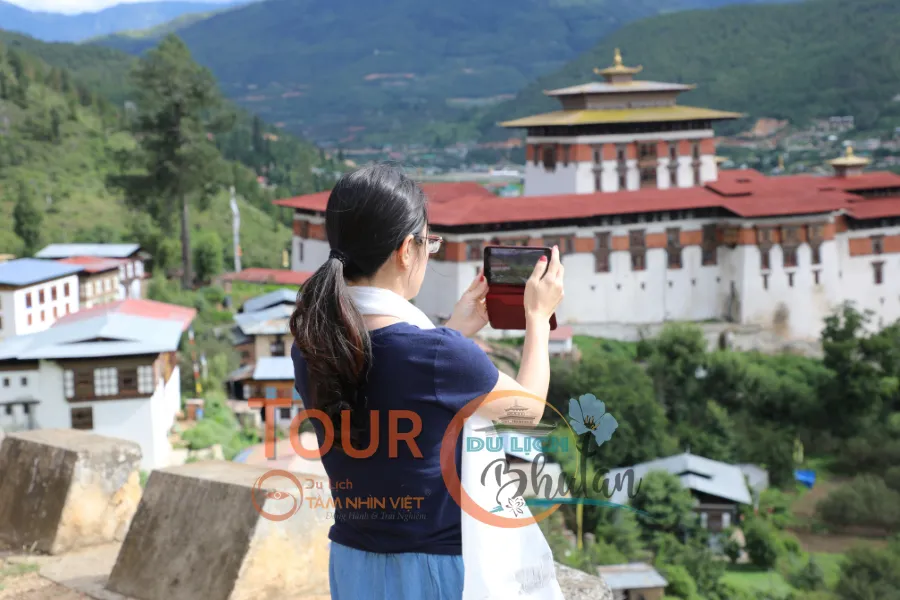 Khách hàng đi tour du lịch bhutan
