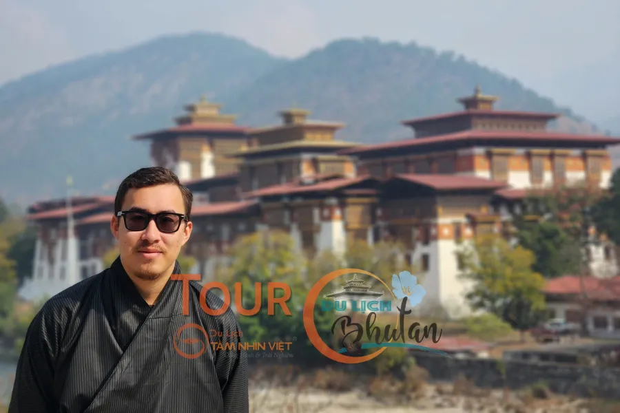 Khách hàng đi tour du lịch bhutan
