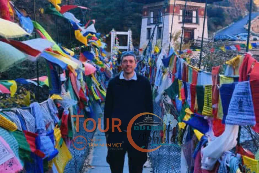 Khách hàng đi tour du lịch bhutan